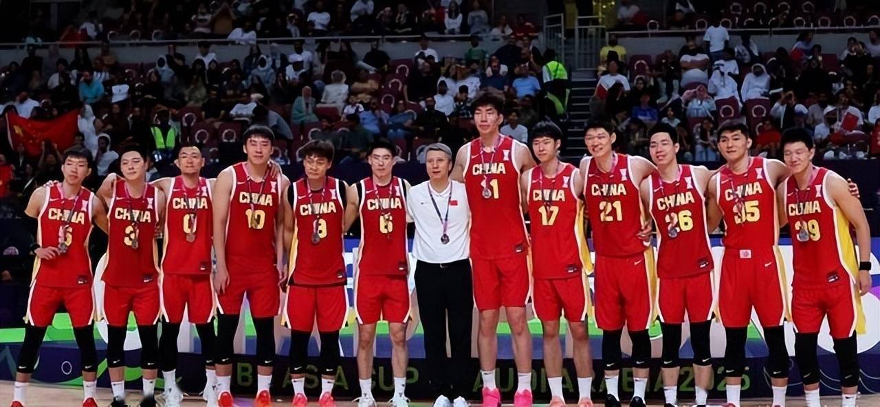 j9真人游戏关于今夜法国杯传出新动向，深圳男篮遗憾出局，管理层表态：气氛紧张，赛季目标并未改变的信息